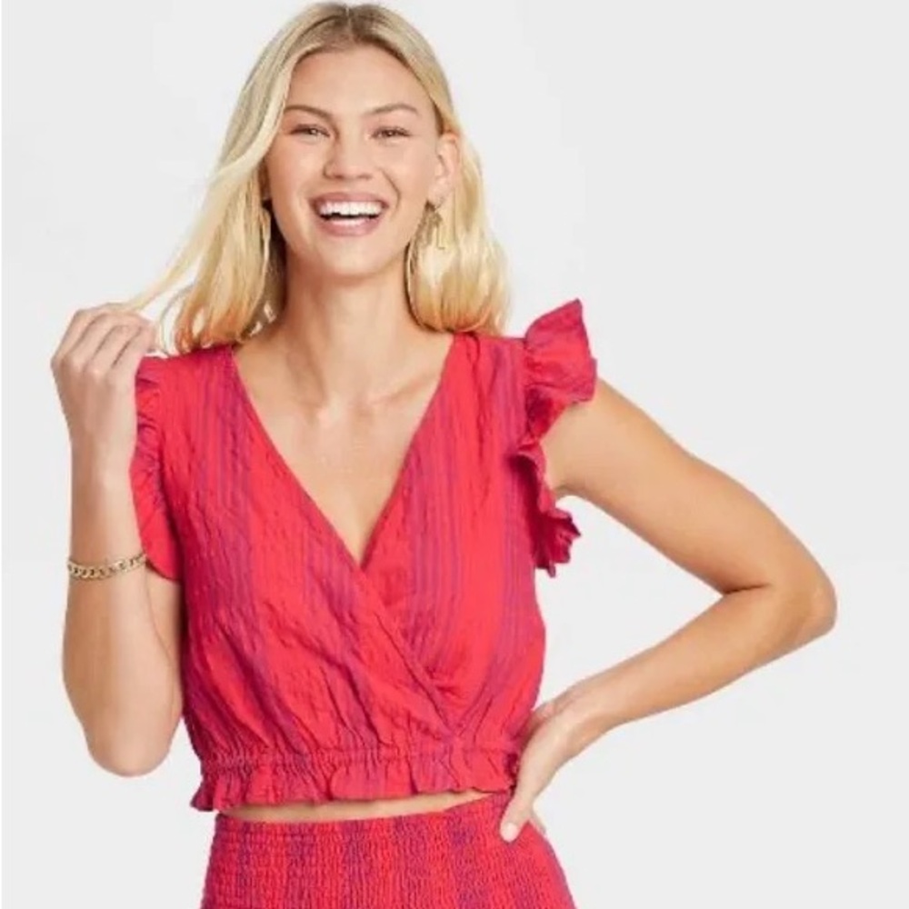Ruffle cropped top